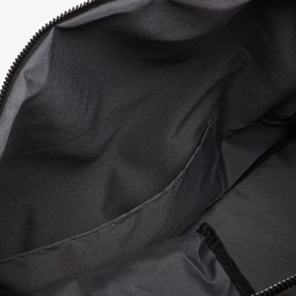 Nike Legendary Club/Travel Bag 5🌟 - Picture 4 of 8